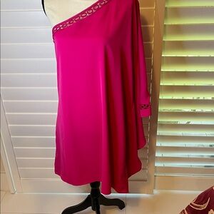 Elegant One Shoulder Pink Dress
(Runs small. Fits L-XL)